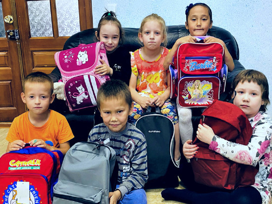 Рюкзаки и канцелярка: северяне скинулись на школьные принадлежности детям из нуждающихся семей Ямала
