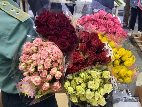 К 1 сентября в Свердловскую область завезли 450 тонн цветов