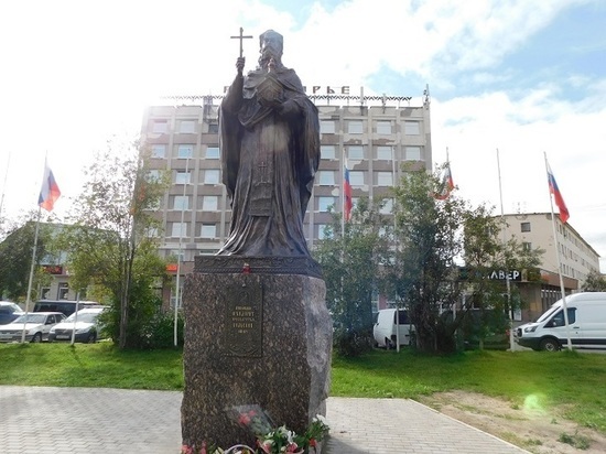 В Кандалакше освятили памятники Феодориту Кольскому