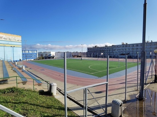 В Анадыре проводят ремонт школьного стадиона