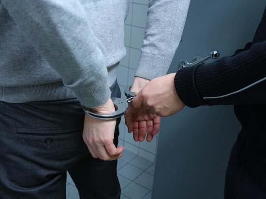 Подозреваемого в серии краж задержали при попытке скрыться из Читы