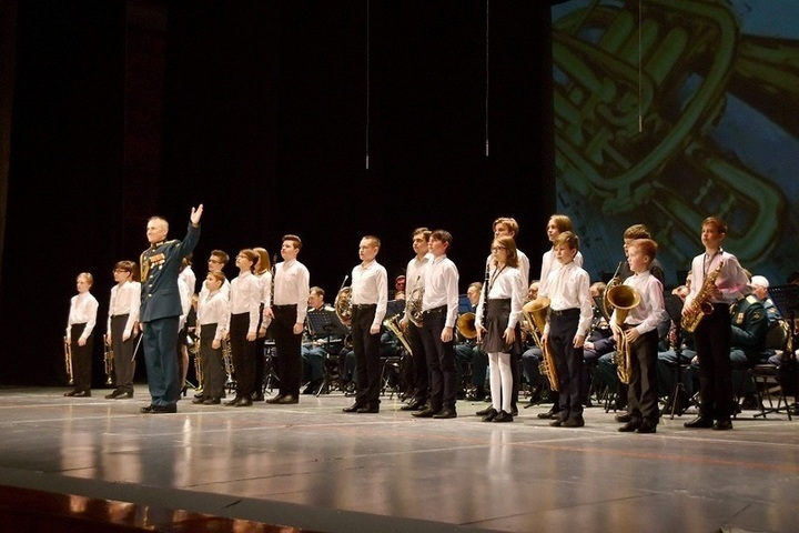 Юные музыканты из Костромы выступают во Владивостоке