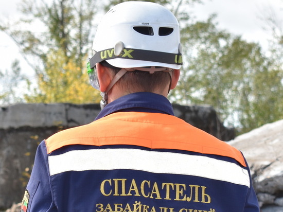 Ребенок провалился сквозь крышу в подвал гаража в Чите