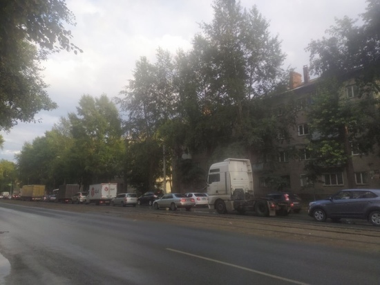 Огромные пробки сковали левый берег Новосибирска вечером 1 сентября