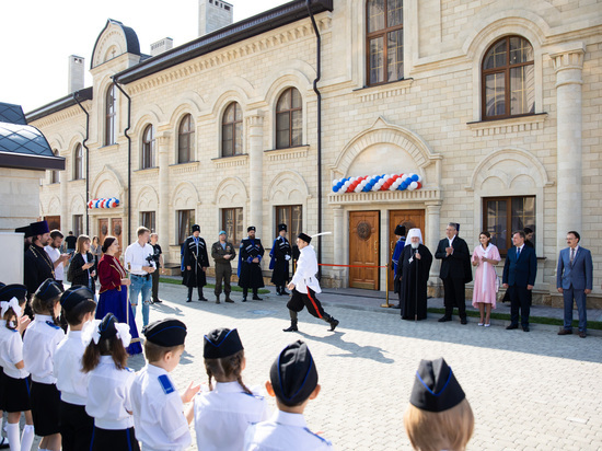 В Свято-Владимирской гимназии Ставрополя для первоклассников провели урок мира
