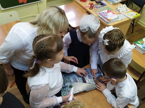 «Т Плюс» подарил кировским детям с нарушением зрения интерактивные книжки