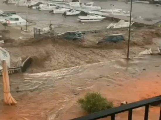 Тропические ливни вызвали хаос в испанских городах