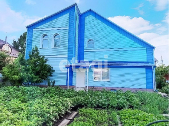В Барнауле продают голубой дом за 13 млн рублей