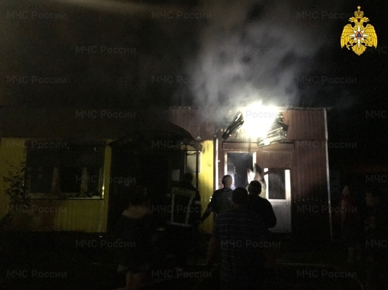 Под Тарусой Калужской области сгорел магазин