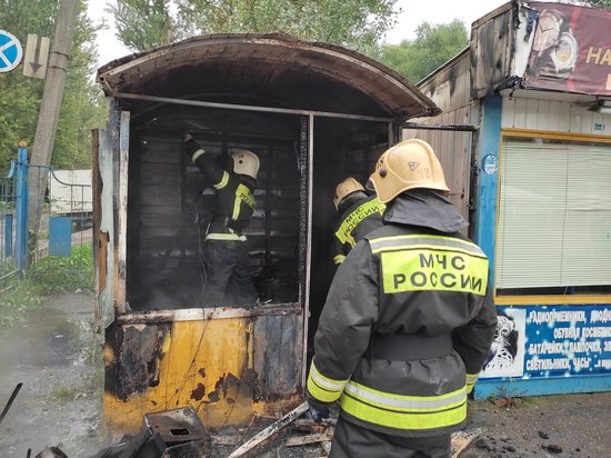 В Ярославле на одном из рынков сгорел павильон