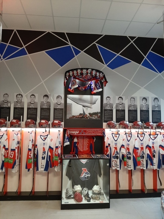  В Ярославской школе открыт музей хоккейного братства