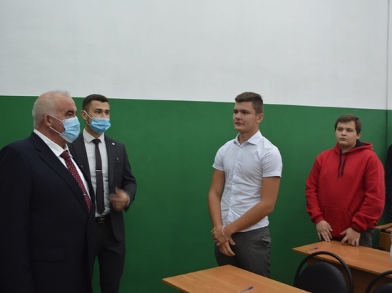 В День знаний губернатор Сергей Ситников похвалил выпускников костромских техникумов