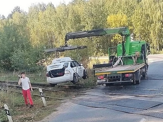 Поезд под Казанью снес такси