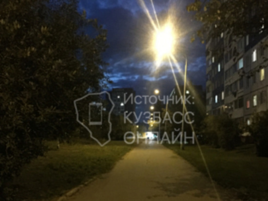 В Кемерове решили проблему с отсутствующим освещением рядом со школой