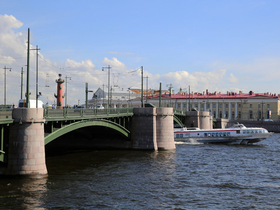 Движение по Биржевому мосту в Петербурге остановят 1 октября