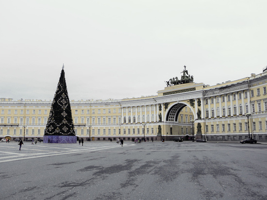 Искусственные новогодние ели обойдутся Петербургу в 33,4 млн рублей
