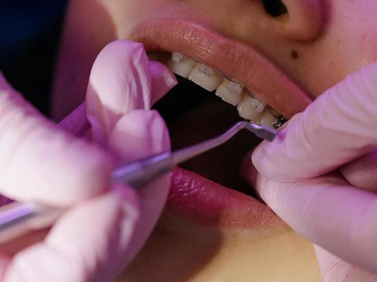 Жительница Барнаула пытается отсудить деньги у стоматологов за изуродованное лицо