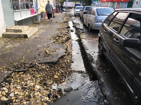 Сильный ливень остановил в Саратове ремонт тротуаров