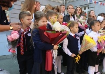 “МК в Новосибирске” спросил у первоклассников, чем запомнился им первый день в школе и что нового они узнали
