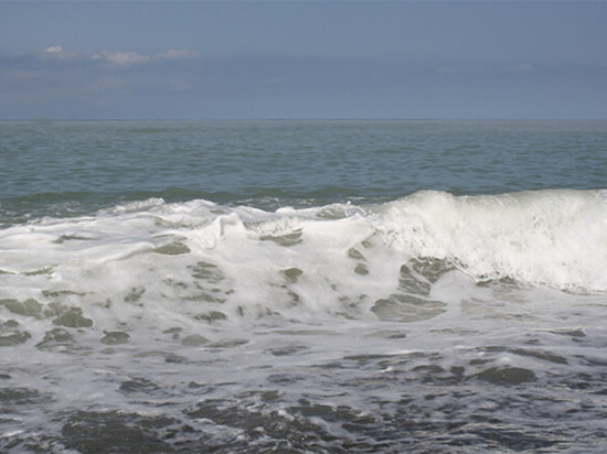 На всех пляжах Анапы вновь запретили купание
