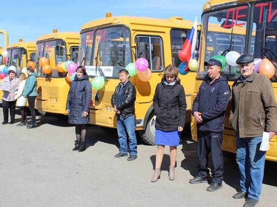 Российские субъекты получат более 5,5 тысячи машин скорой помощи и школьных автобусов
