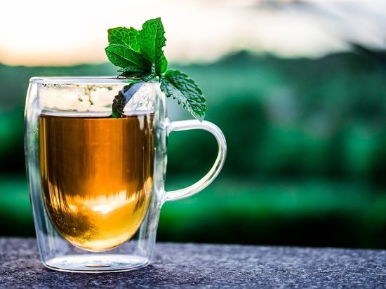 Врач советует пить зеленый чай для профилактики простуды