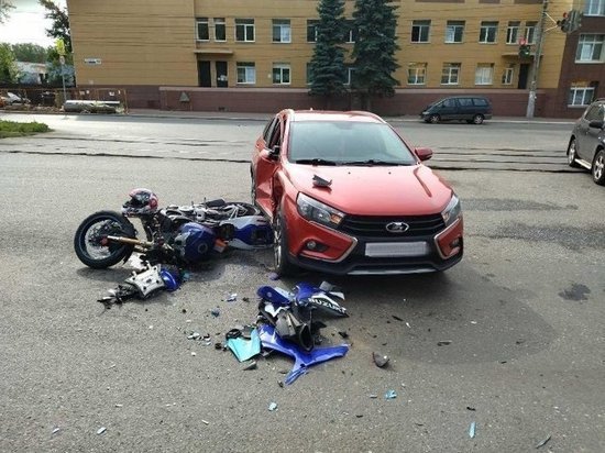 Мотоциклист-нарушитель и пьяный автомобилист столкнулись в Ижевске