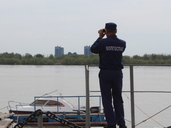 Дважды в одну реку не входят: как в Астрахани за один вечер дважды спасали девушку