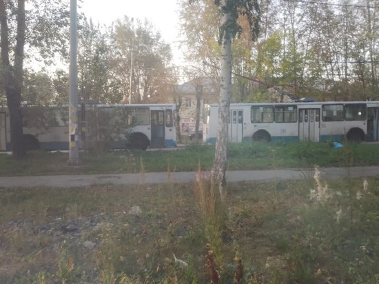 Троллейбусы на Эльмаше не смогли выйти в рейс из-за пожара