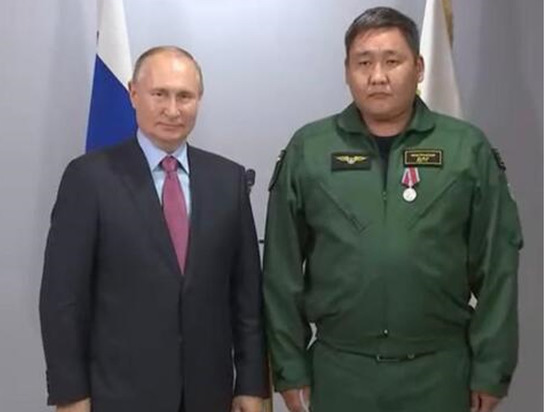 Путин наградил якутских огнеборцев