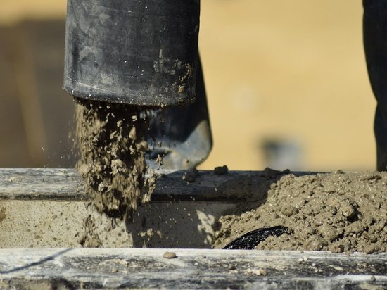В Рязани строители сливают цемент в ручей Быстрец