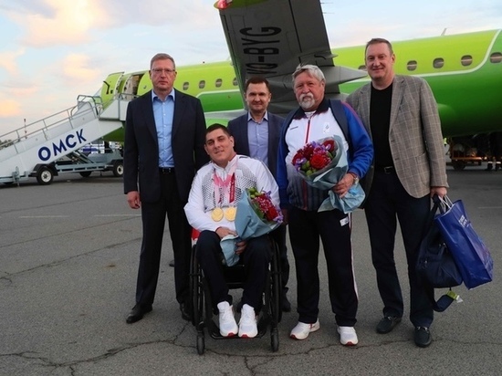 Двукратный паралимпийский чемпион Александр Кузюков вернулся в Омск