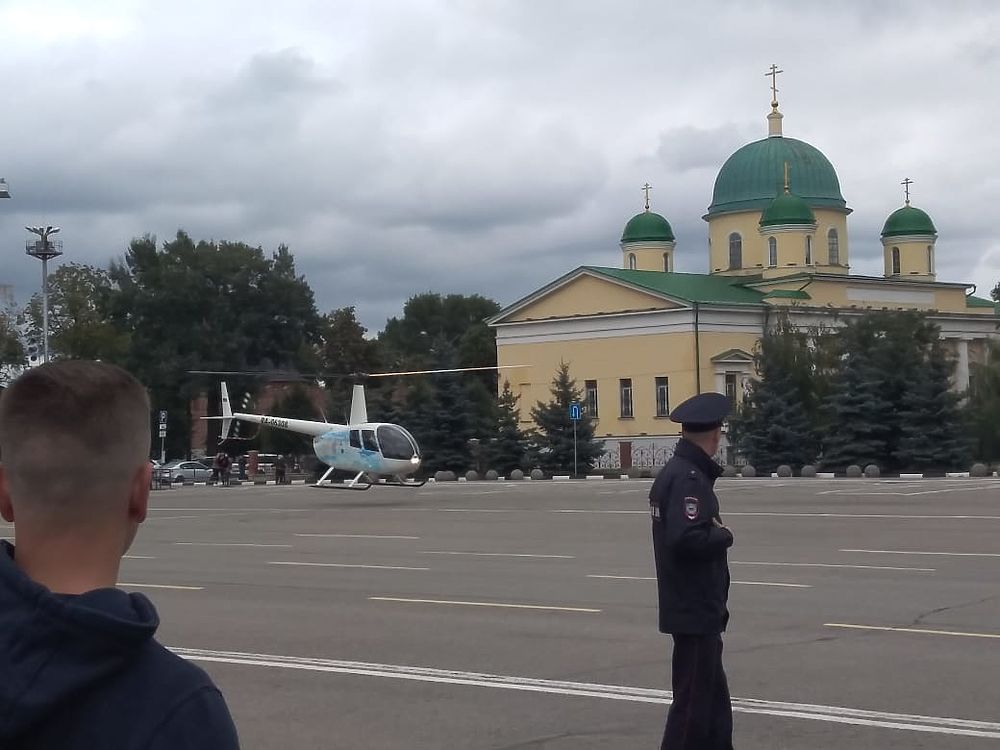 В Туле на площади Ленина на вертолете приземлился Леонид Якубович 