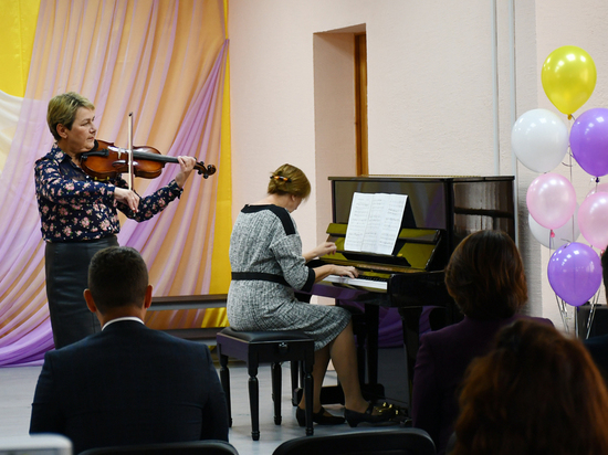 В Смоленской области оснастили восемь школ искусств