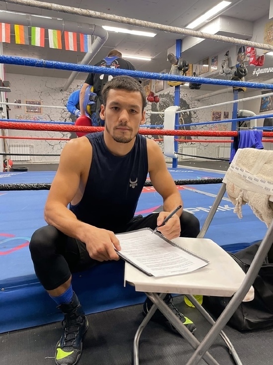 Великолукский спортсмен заключил контракт на профессиональный бой в Екатеринбурге