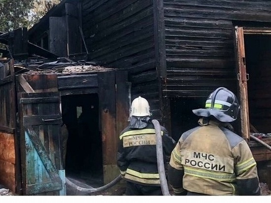 В центре Ижевска 5 сентября загорелся деревянный дом