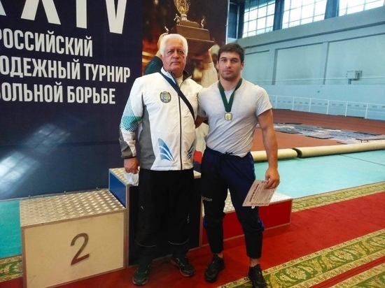 Югорский борец завоевал бронзу на всероссийском турнире