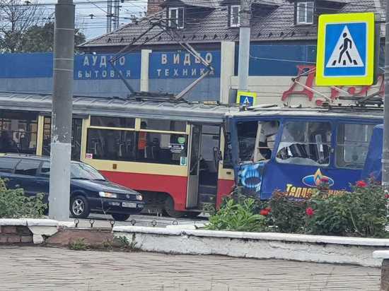 Два трамвая в Туле столкнулись лоб в лоб