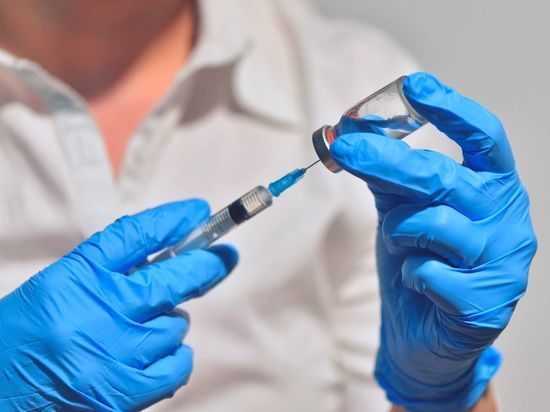 Петербургская фармкомпания Biocad начала испытания новой вакцины от COVID-19