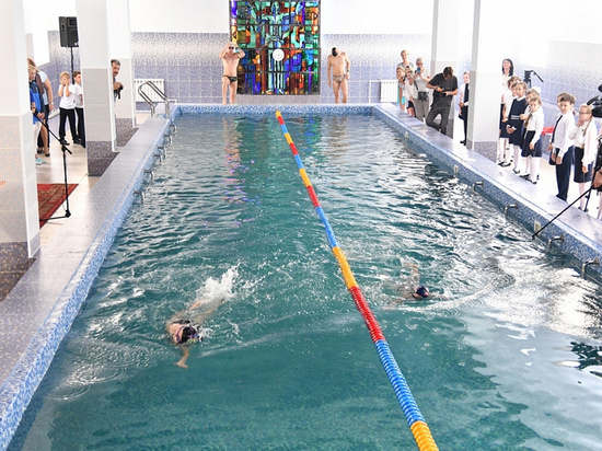 В хабаровской школе №30 после простоя открылся бассейн