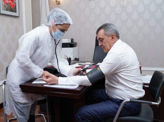 Врио главы Северной Осетии привился от коронавируса после болезни