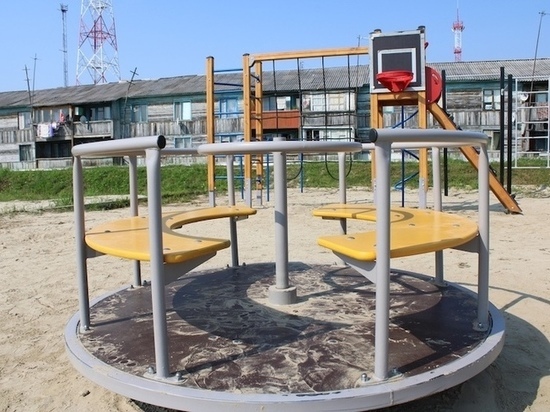 В Тобольском районе появились детские игровые комплексы