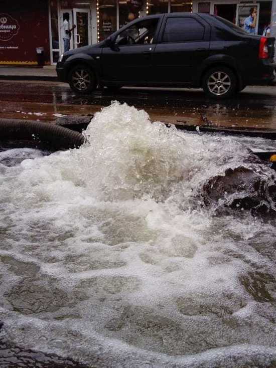Отключения воды в Саратове не прекращаются, но КВС сообщает о достижениях в ремонте водопроводов