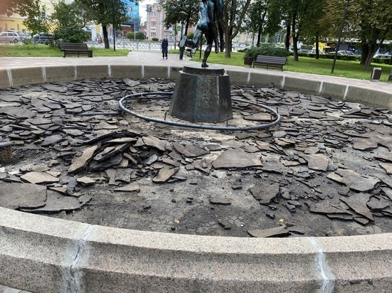 В Ярославле разломали фонтаны на центральной площади