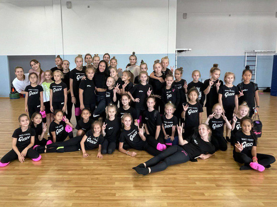 Участница «Танцев» на ТНТ дала мастер-класс сахалинским спортсменкам