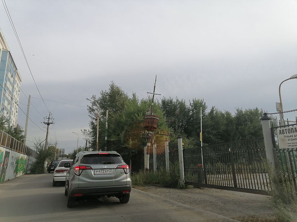 Километровые пробки на Павла Морозова в Хабаровске: фото с места событий