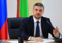 Губернатор Забайкальского края Александр Осипов пригласил всех ответственных на личную беседу к себе в кабинет, чтобы объяснить, какие последствия их ждут за срыв нацпроекта «Безопасные качественные дороги»