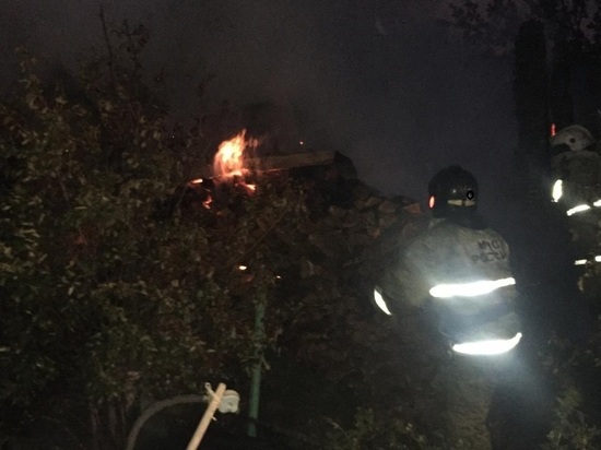 Ночью горели два дома в саду «Полянка» в Екатеринбурге