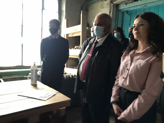 Сергей Ситников посетил в Солигаличе цех по производству валяной обуви