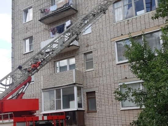 Из горящей многоэтажки в Старой Руссе эвакуировали людей